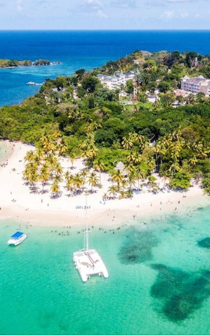 Cayo Levantado island boat tour from Samana port.